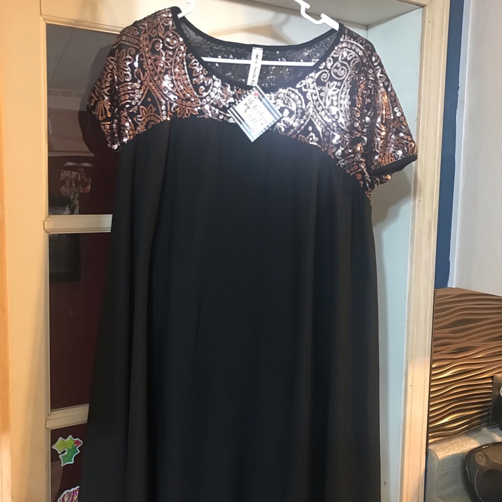 Holiday or NYE Dress  🍾👠